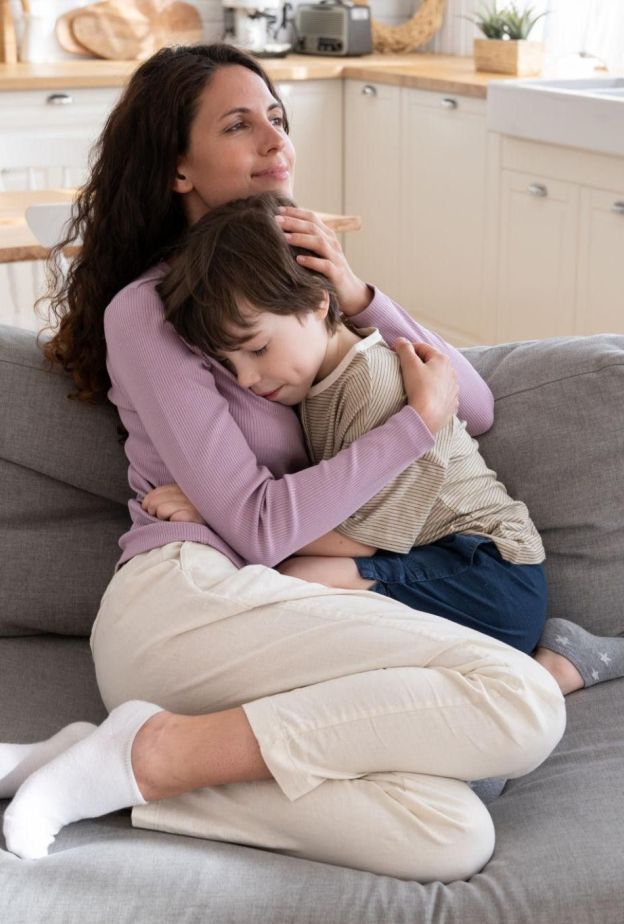 كيفية التعامل مع انسحاب الطفل وتقلب مزاجه