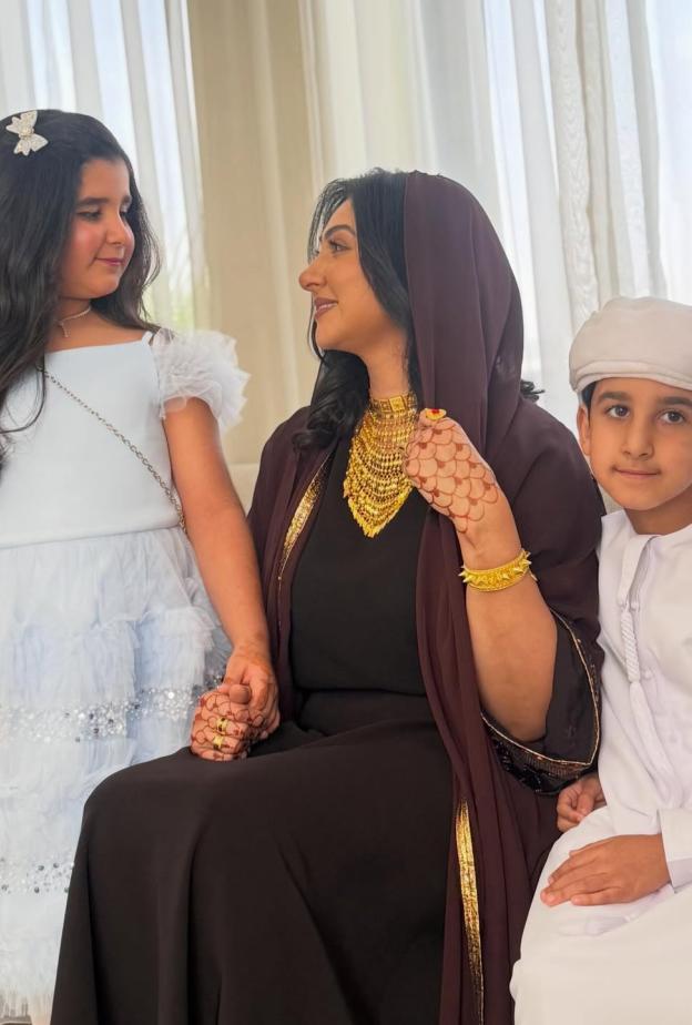 هيفاء حسين تحتفل بتخرج توأمها
