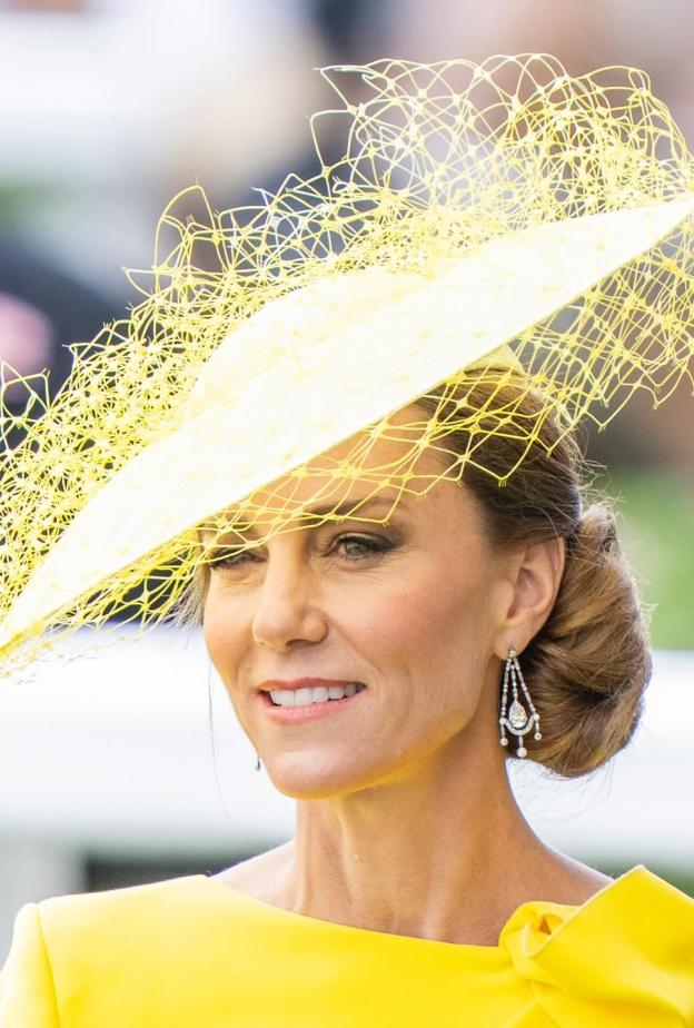 رسمات المكياج الداكن بأسلوب kate Middleton
