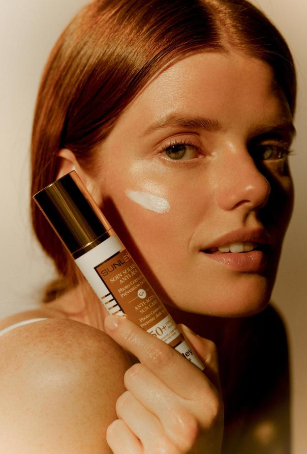  كريم حماية من الشمس Sunleÿa Anti-Aging Sun Care SPF 50+ من علامة سيسلي (Sisley)