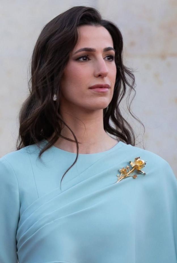 في ذكرى زواجها الثالثة.. كيف رسّخت الأميرة رجوة الجمال الهادئ بصمةً خاصة في إطلالاتها؟ 