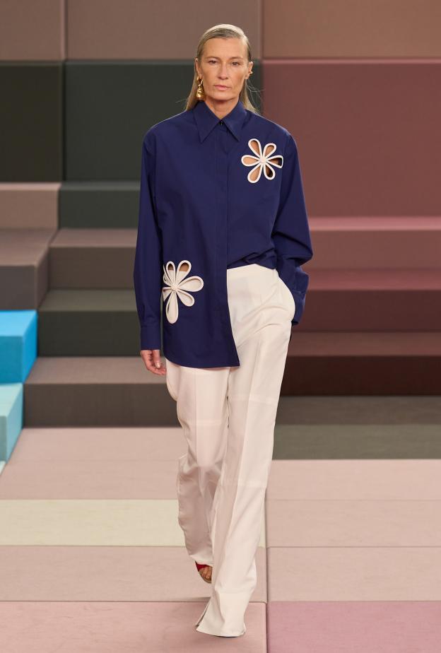 اطلالة من Fendi