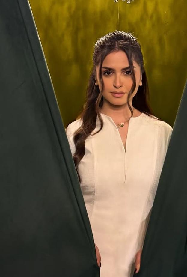 النجمة التركية حلا الترك