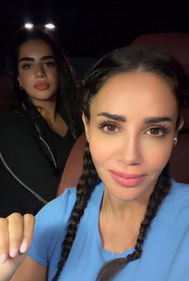 ديانا حداد وابنتها صوفي حديث الجمهور.. هذه أبرز بصمات النجمة الجمالية في المكياج والشعر