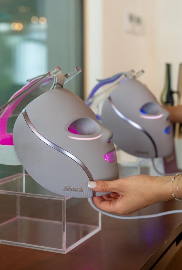 "شارك بيوتي الشرق الأوسط" ومركز "سوهام ويلنيس" تحتفلان بإطلاق قناع Shark CryoGlow LED