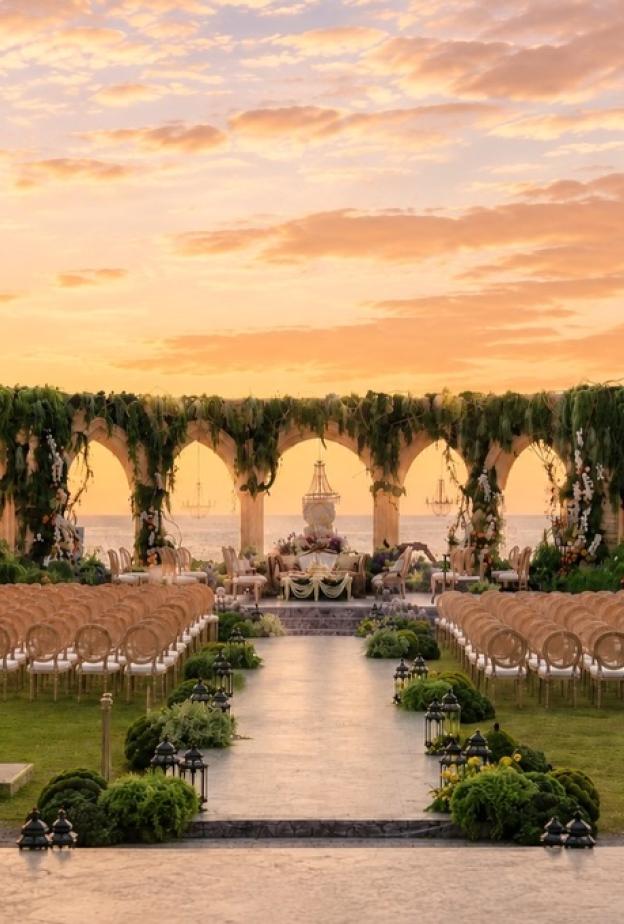 زينة الأقواس على قلعة تاريخية – الصورة من صفحة InterContinental Bali Resort