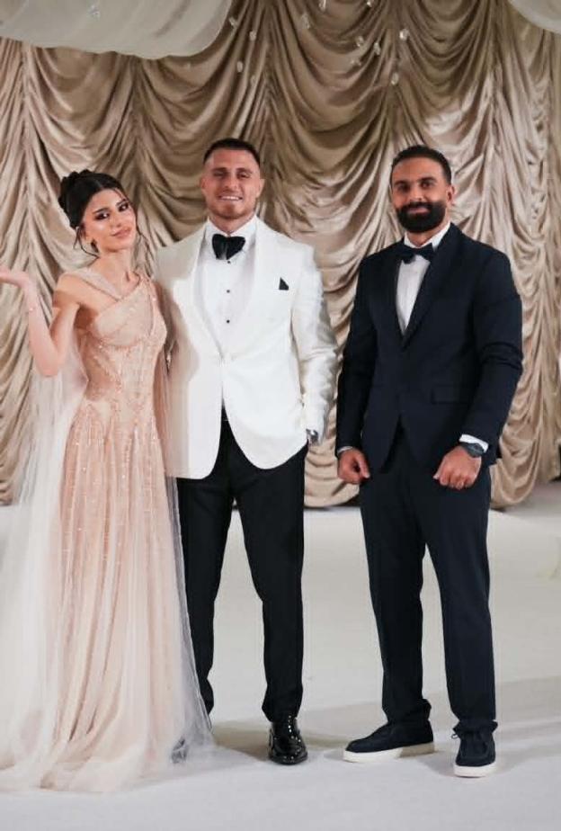 منظم الحفل محمد قنارة  مع سيدرا ورامي حمدان