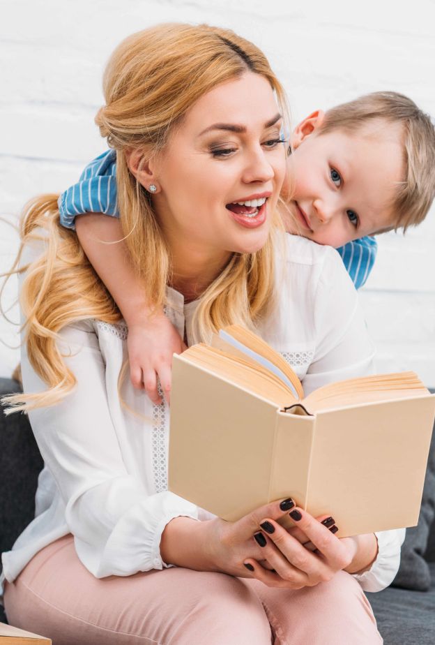 احكي لطفلكِ قصة قصيرة قبل النوم وامنحيه ليلة هادئة وأحلامًا سعيدة