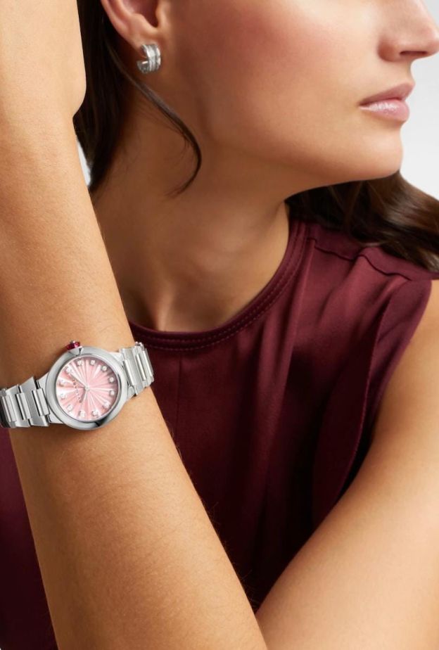 ساعة Lvcea من الفولاذ المقاوم للصدأ مرصعة بالألماس من Bvlgari