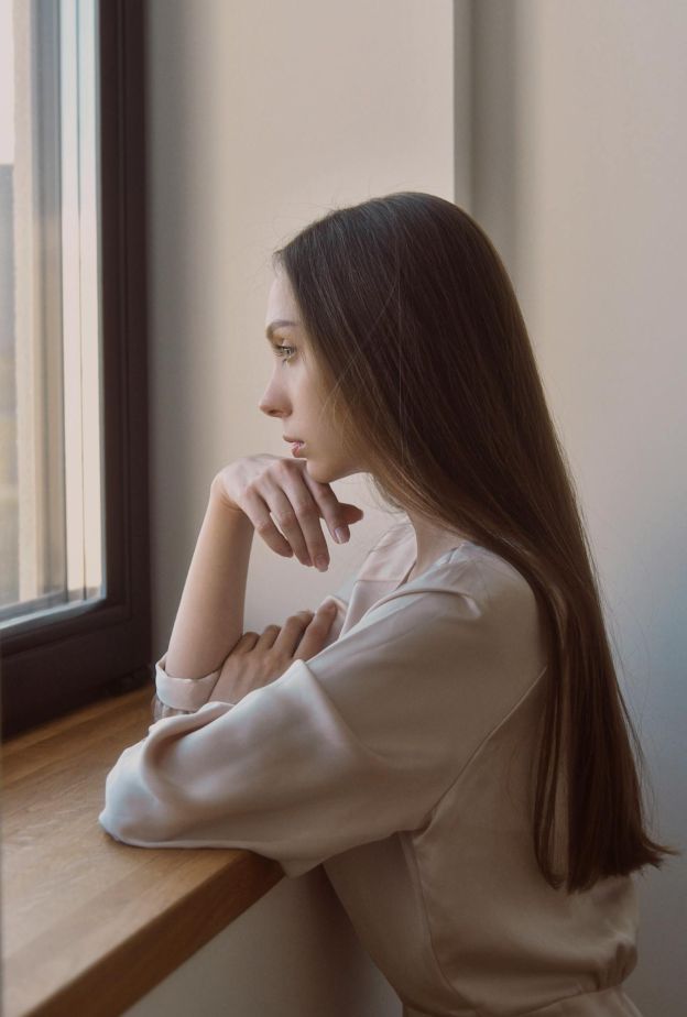 للمرأة المسافرة.. كيف ينقذ التأمل الحركي بالألوان صحتكِ من الأعراض المزعجة؟