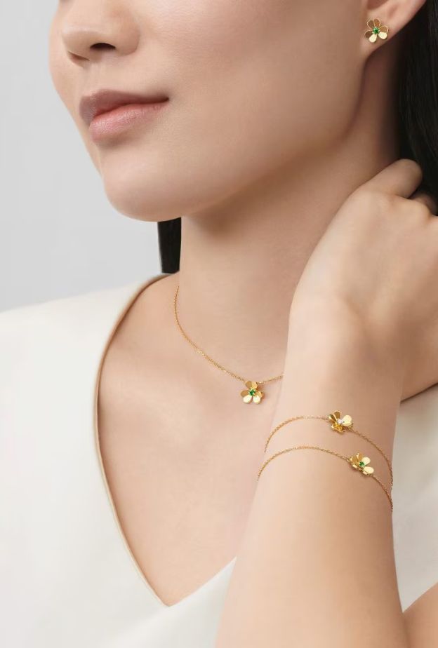 قلادة Frivole من Van Cleef & Arpels