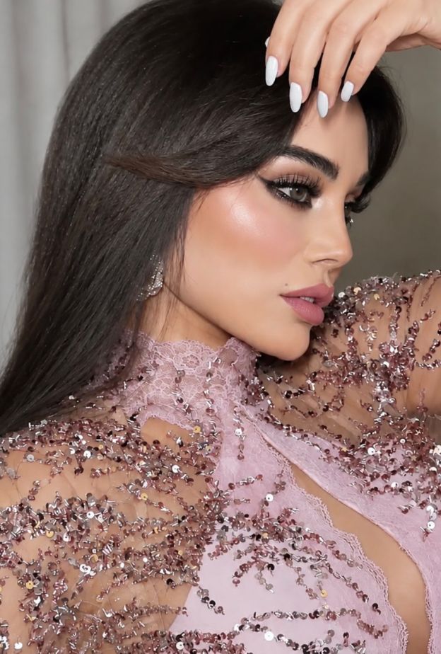 هيفاء وهبي تتصدر الترند بإطلالة جريئة ومجوهرات لافتة