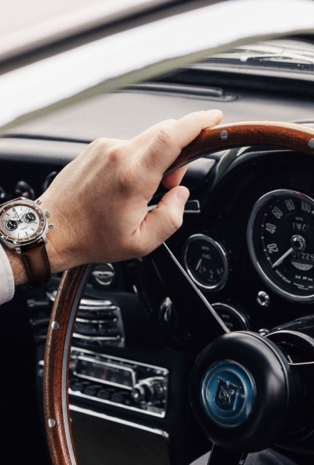 الزمن والسرعة يلتقيان مجدداً: Breitling و Aston Martin يقدمان Top Time تكريم للعبة DB5 الأيقونية