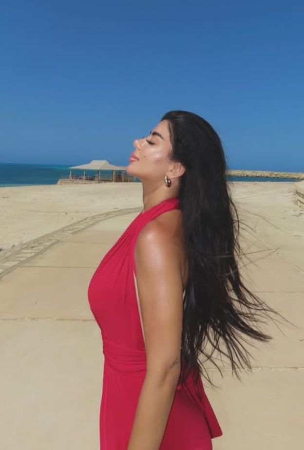 الفنانة كارولين عزمي  صورة من انستغرامها
