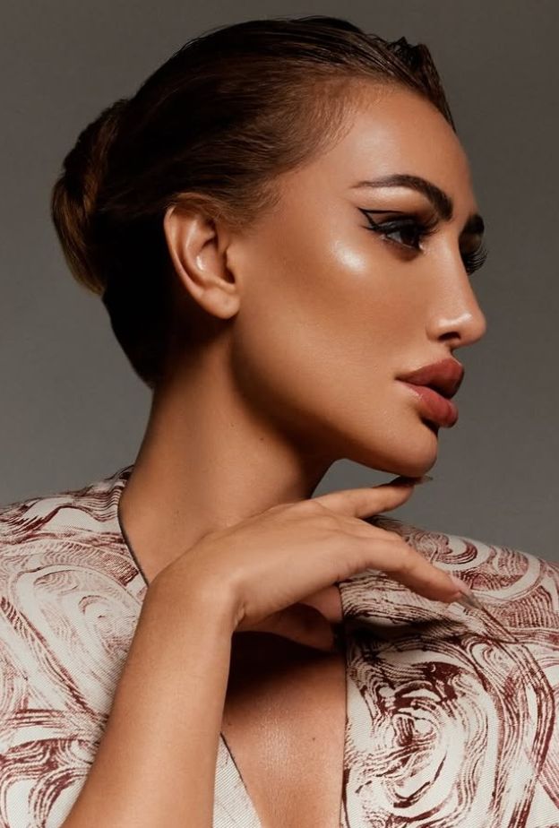 النجمة مايا دياب