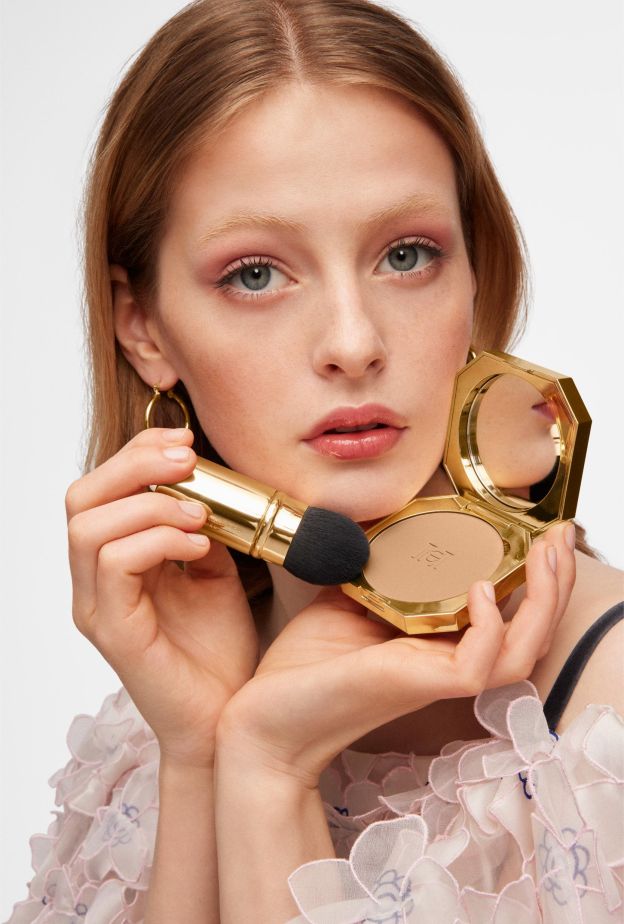 هذا الصيف جربي برونزر  Nude Couture Matte ضمن سلسلة مستحضرات Nude Couture  الجديدة