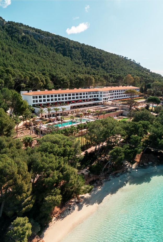 العافية بإطلالة جديدة.. دافني لامبرتس تطلق ALAM Reserve في Four Seasons Resort Mallorca at Formentor
