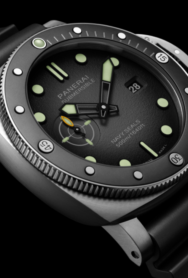 بانيراي تزيح الستار عن ساعة Submersible PAM01756 للغوص