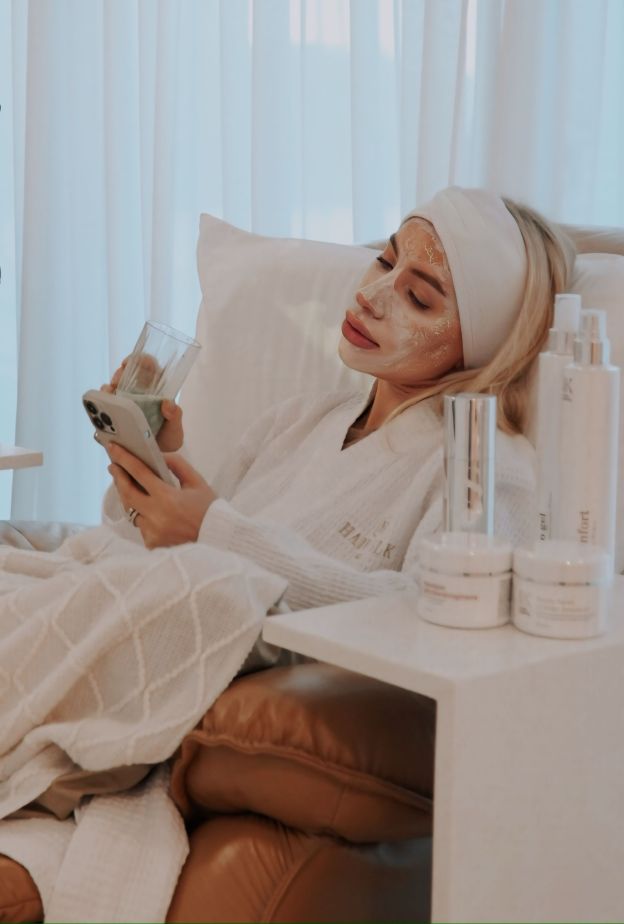 تجربة جمال متكاملة في صالون HAIRSILK دبي... حيث تلتقي الحرفية بالجمال
