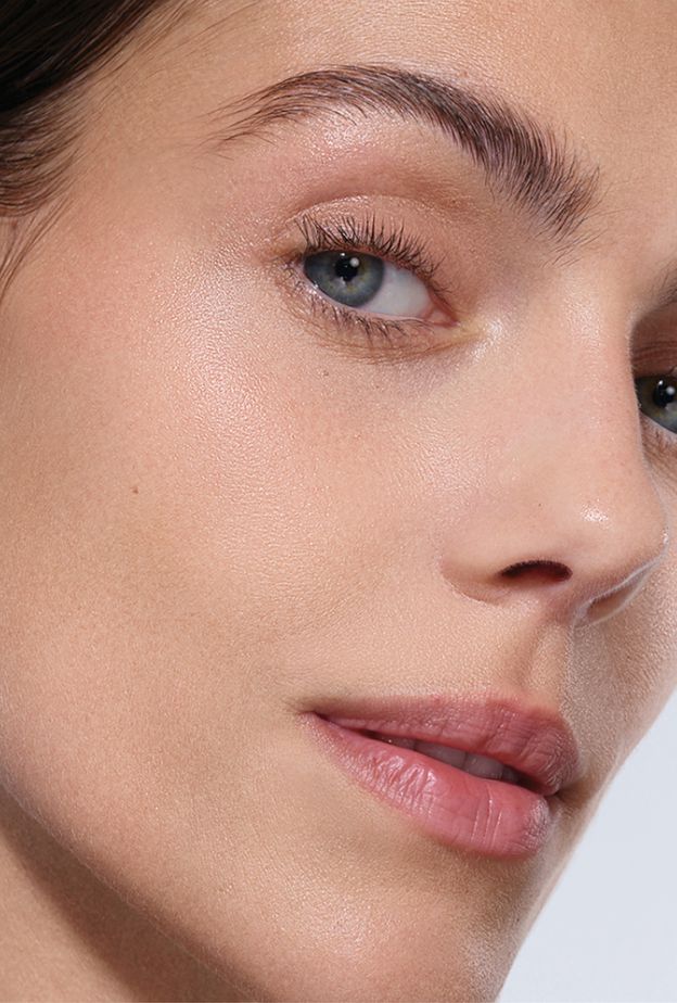 3 منتجات من Benefit Cosmetics لبشرة متوهجة وحواجب مثالية