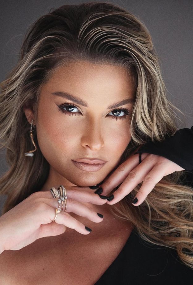 باميلا الكيك.. جاذبية دراماتيكية وشعر حيوي يكملان جرأة الأسود في مهرجان بياف 2026