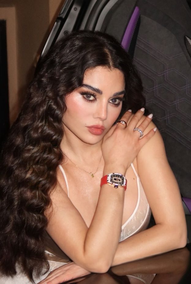  ساعة هيفاء وهبي ولمساتها مع لامبورغيني تخطف الأنظار