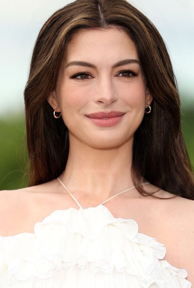 كيفية اختيار كريم الاساس المناسب لبشرتك من وحي آن هاثاواي Anne Hathaway