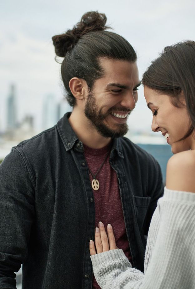 رجل برج الجوزاء في الحب.. كيف يتصرف عندما يحب؟