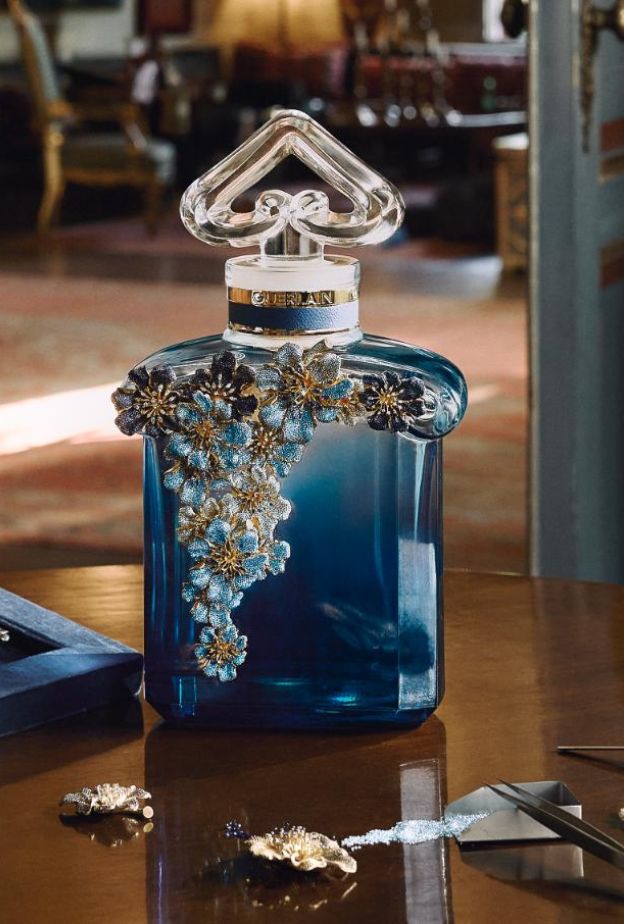 جيرلان تحتفي بإطلاق عطر «لور بلو» بتحفة فنية استثنائية من توقيع بيجوم خان