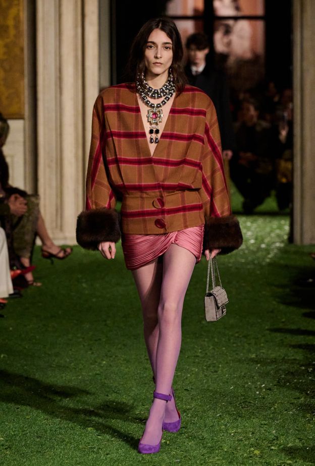 من مجموعة Valentino