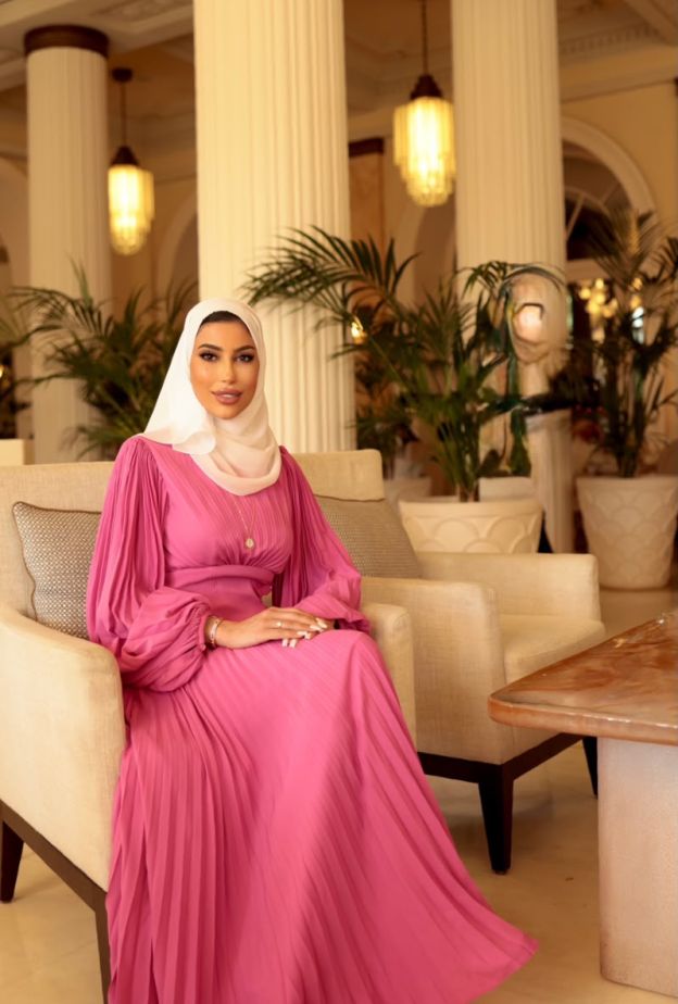 لدكتورة الإماراتية أمينة نبيل، جرّاحة التجميل ومالكة عيادة "لا فوغ" في دبي