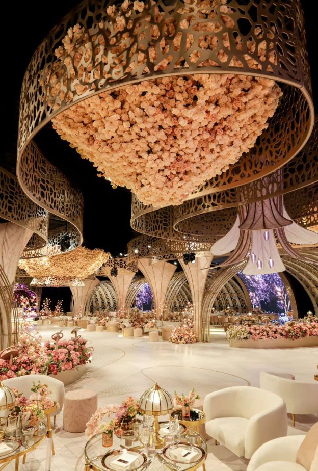 سقف من الزهور – الصورة من Bekaa weddings@