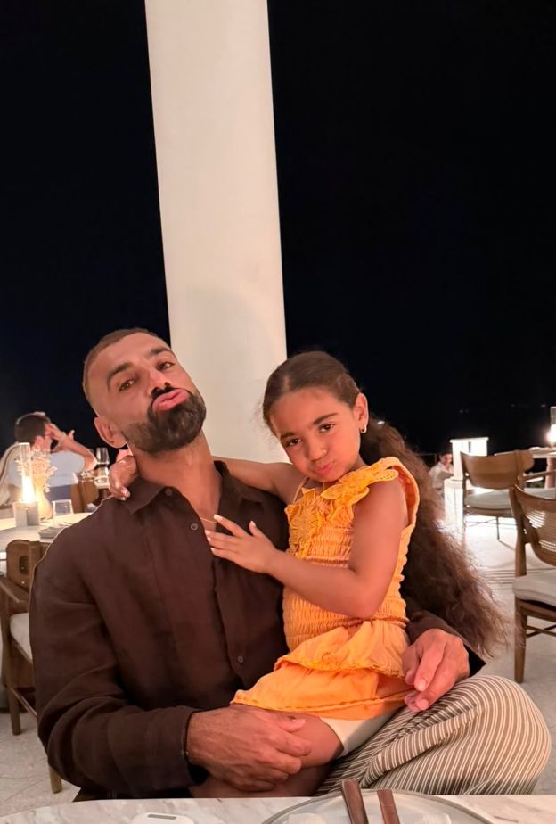 محمد صلاح يظهر بعد أيام من استقبال مولوده ليل