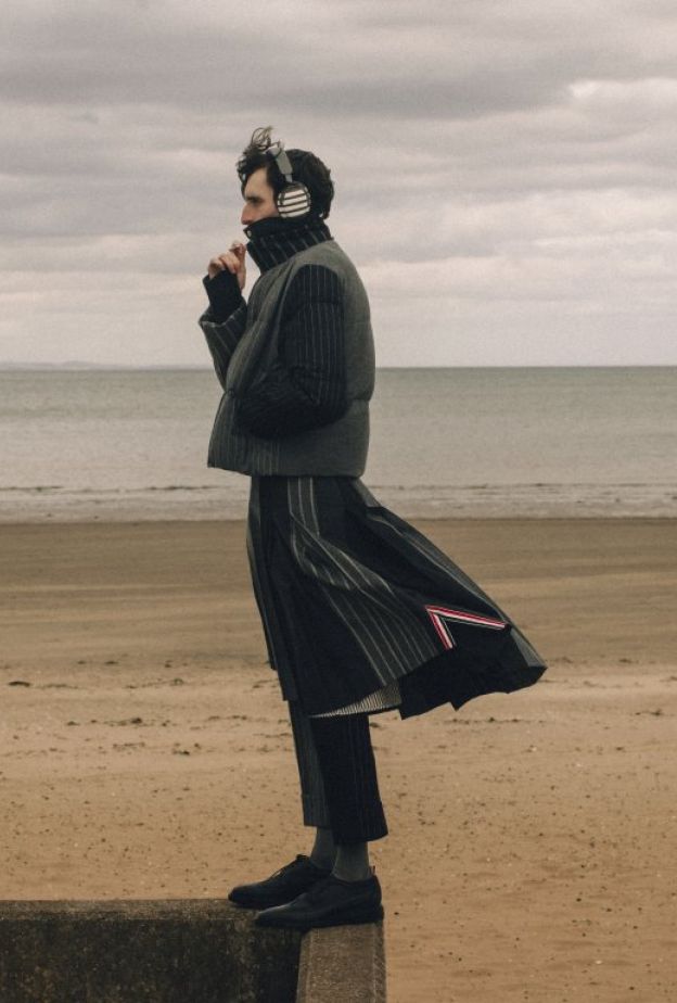 Thom Browne تطلق تصميماً جديداً لسماعات الرأس المميزة QuietComfort Ultra من Bose