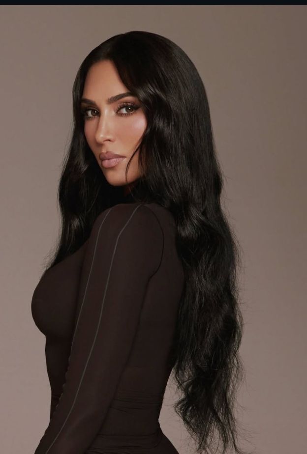 صيحة البلاشر الغلوسي بأسلوب كيم كارداشيان