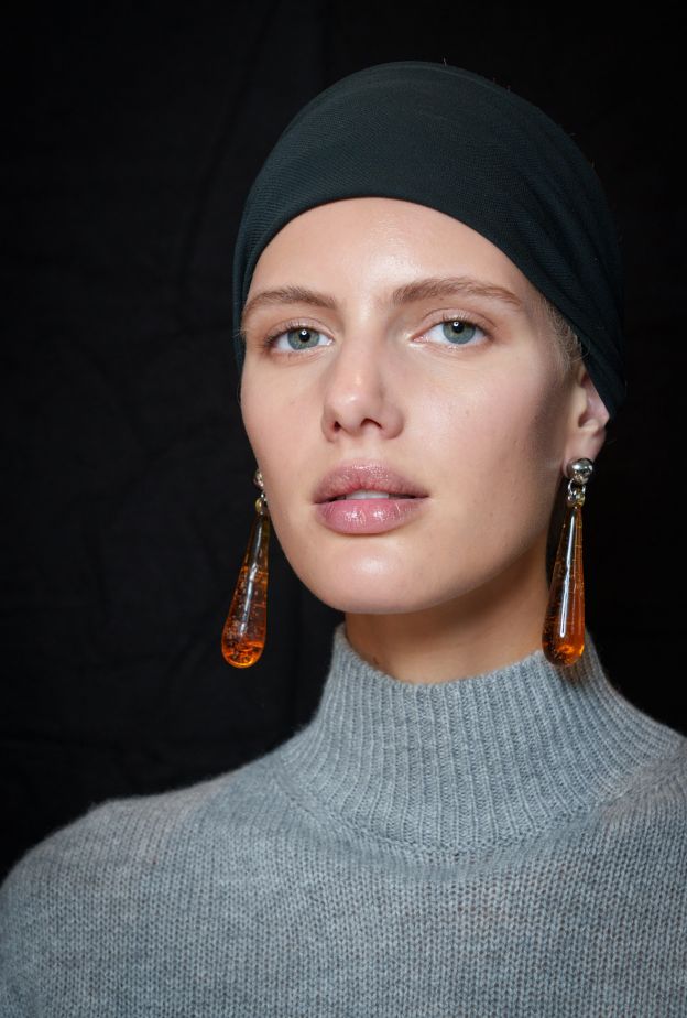 عارضة دار Lanvin