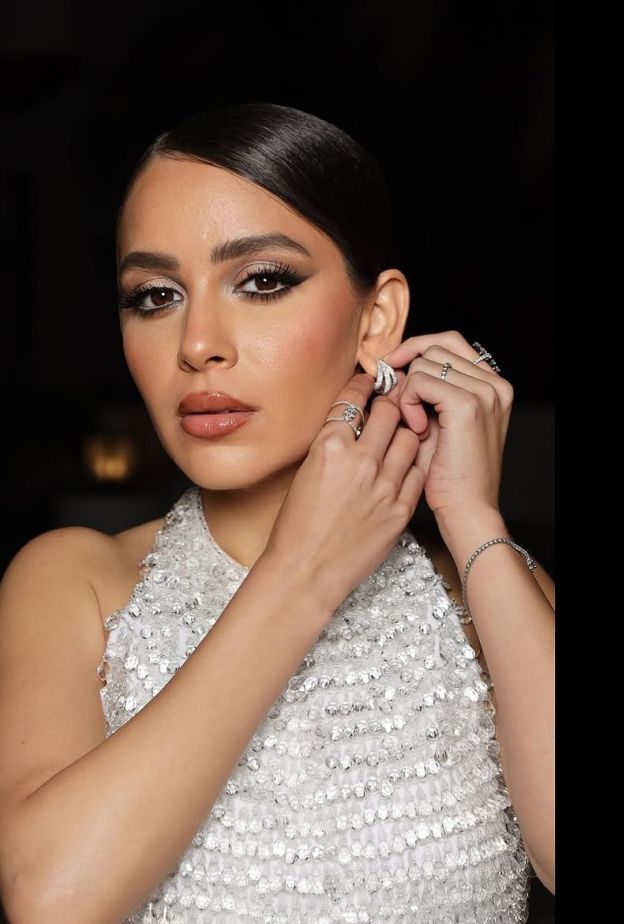 مكياج وتسريحات شعر جميلة عوض.. أفكار عصرية للصبايا من إطلالاتها