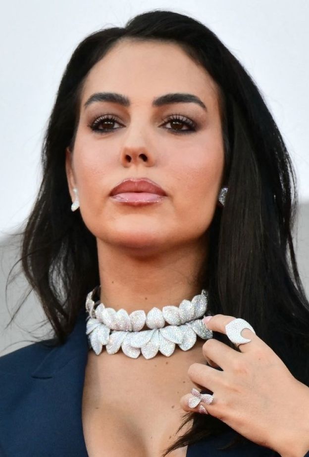 جورجينا رودريغز تعود الى مهرجان فينيسيا السينمائي 2026 بجمال إستثنائي