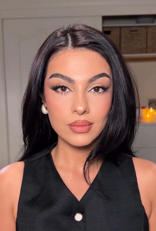 مكياج العيون المبطنة خطوة بخطوة مع الميكآب ارتست رونزا بيور لعينين مرفوعتين .. بالفيديو