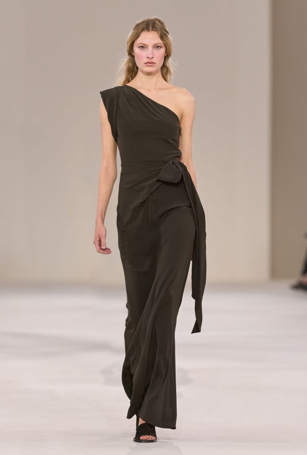 Max Mara تطلق تشكيلة ربيع وصيف 2027 بعنوان FAR HORIZON