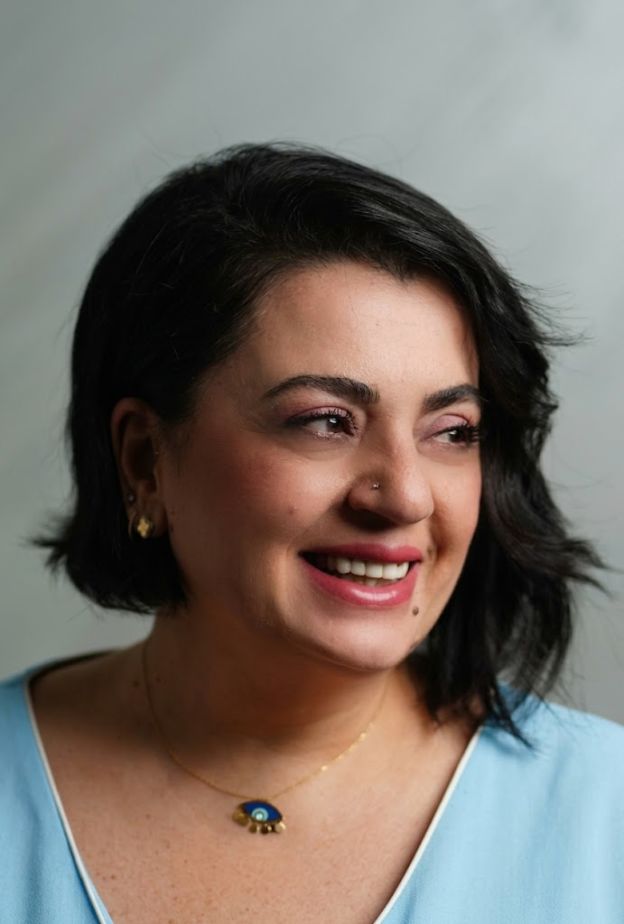  خبيرة التجميل المعتمدة وخبيرة البشرة