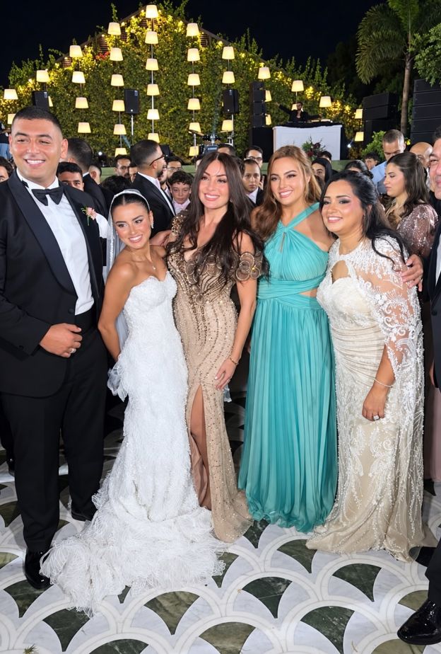 تامر حسني وأحمد سعد يشعلان زفاف ابنة شيرين عادل