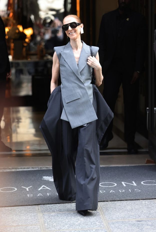 تصاميم فضفاضة ومميزة اختارتها سيلين ديون من دار Givenchy