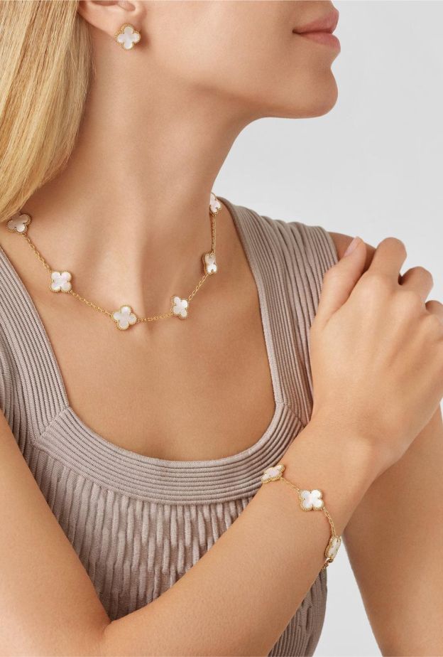 مجوهرات Alhambra من دار Van Cleef & Arpels
