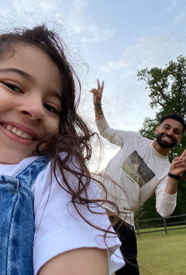 محمد صلاح يحتفل بعيد ميلاد ابنته مكة