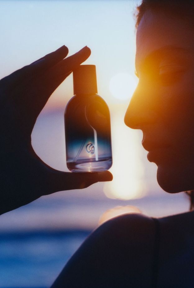 4 تنوّعات من عطور الخريف: الروائح التي ترسم ملامح الموسم الجديد
