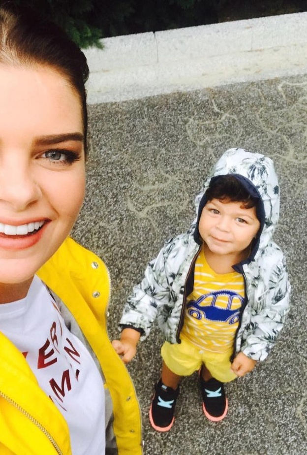 بيلين كارهان وابنها