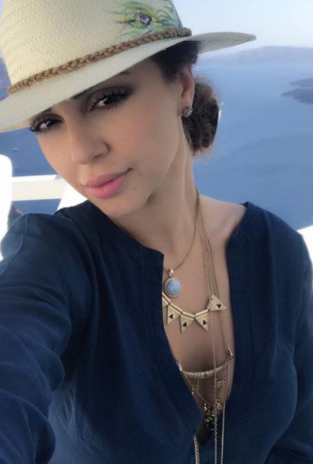 سيلفي ميريام فارس خلال عطلتها الصيفية بإطلالة مميزة