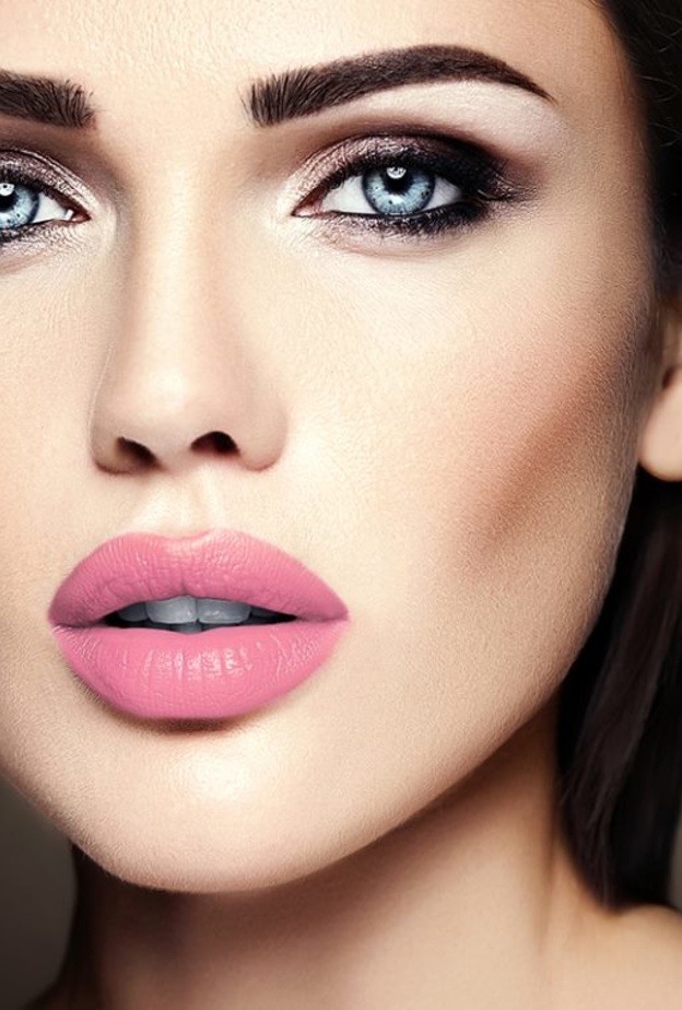 تطبيق مكياج العيون بحسب رسمة العين