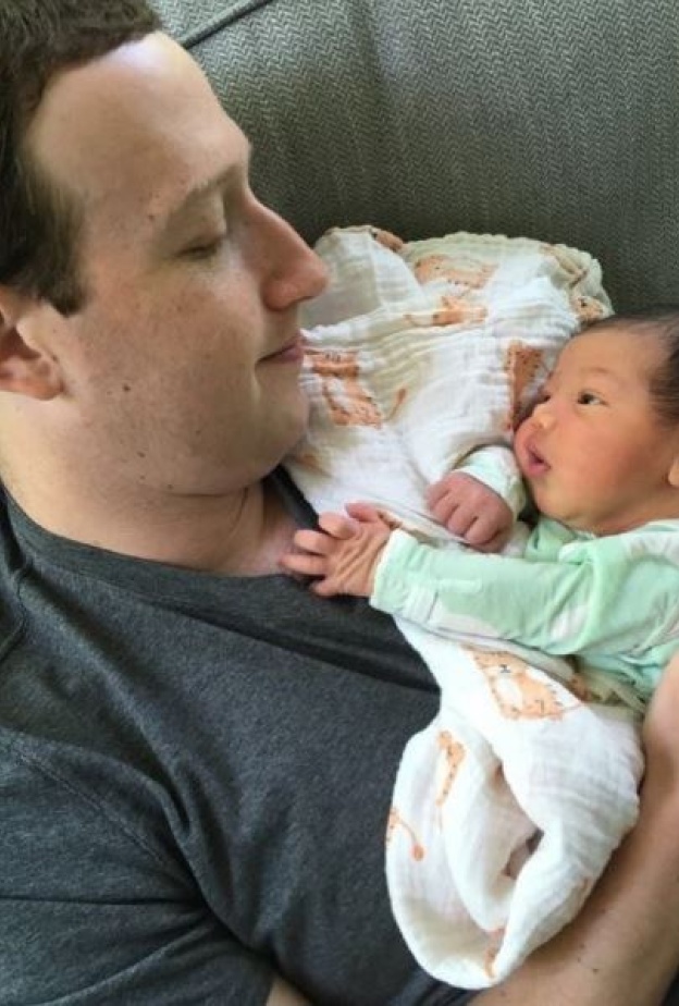 مارك زوكربيرج يستمتع بلحظات الأبوة مع مولودته الجديدة أوغست